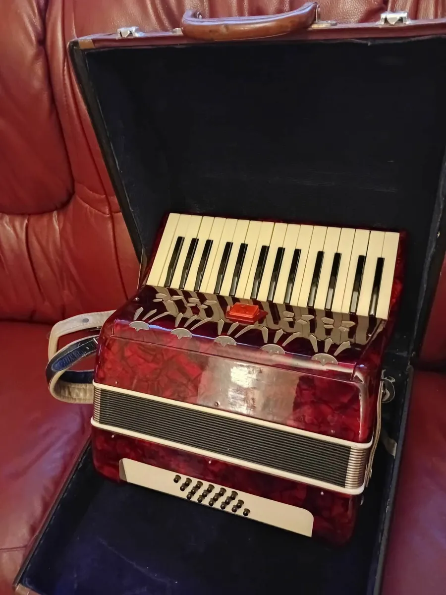 Piano Accordion - Image 3