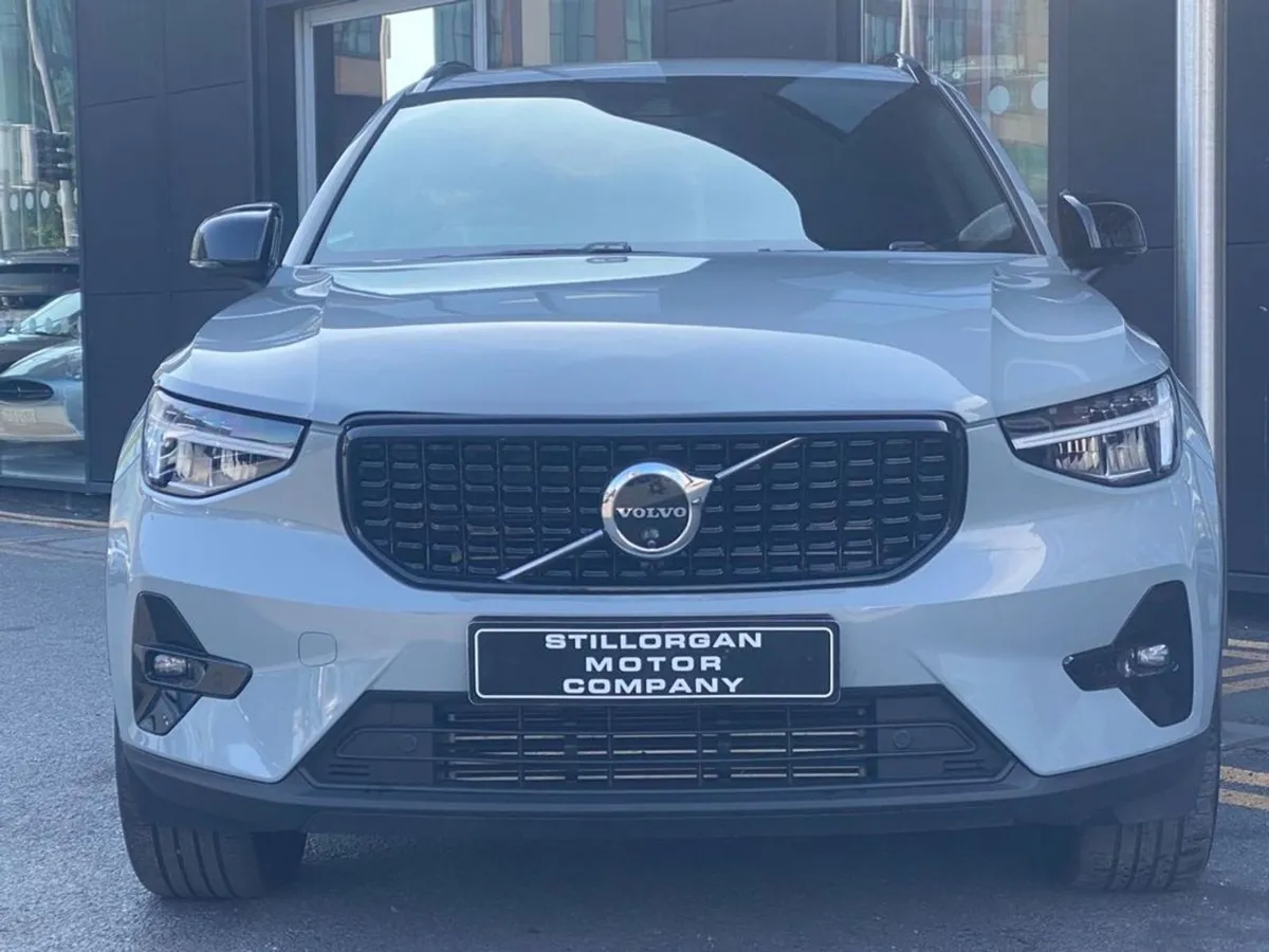 Volvo XC40 T4 Recharge Dark Plus - Image 2