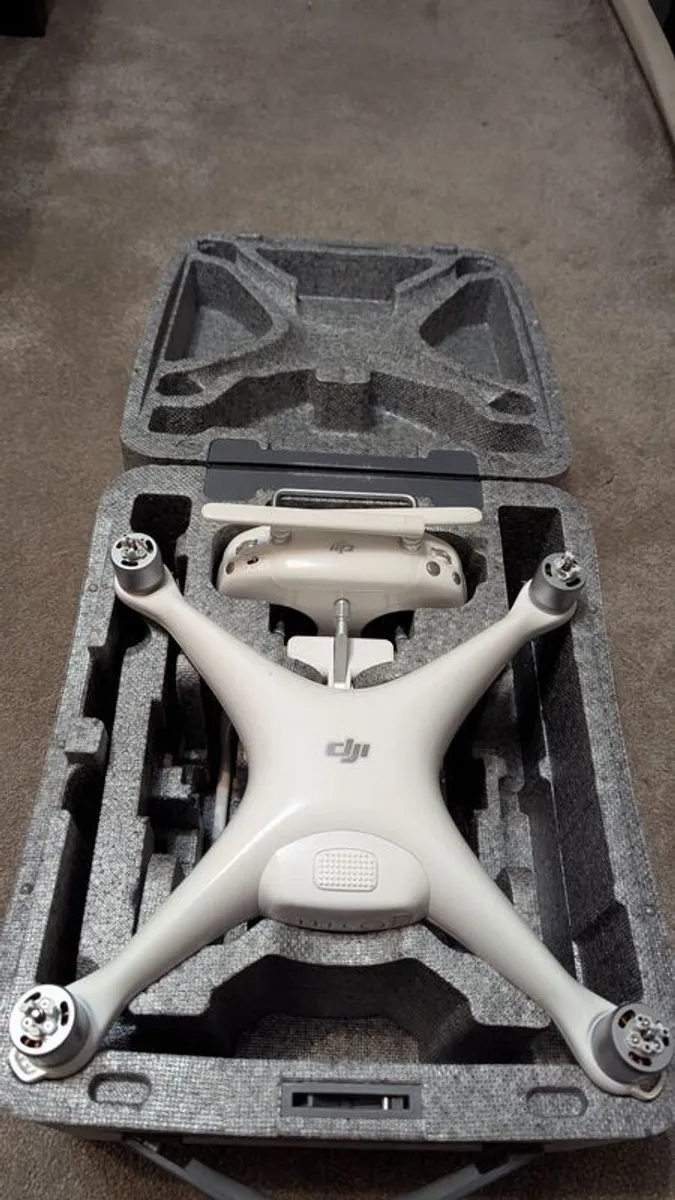 DJI Phantom 4 drone - Image 1