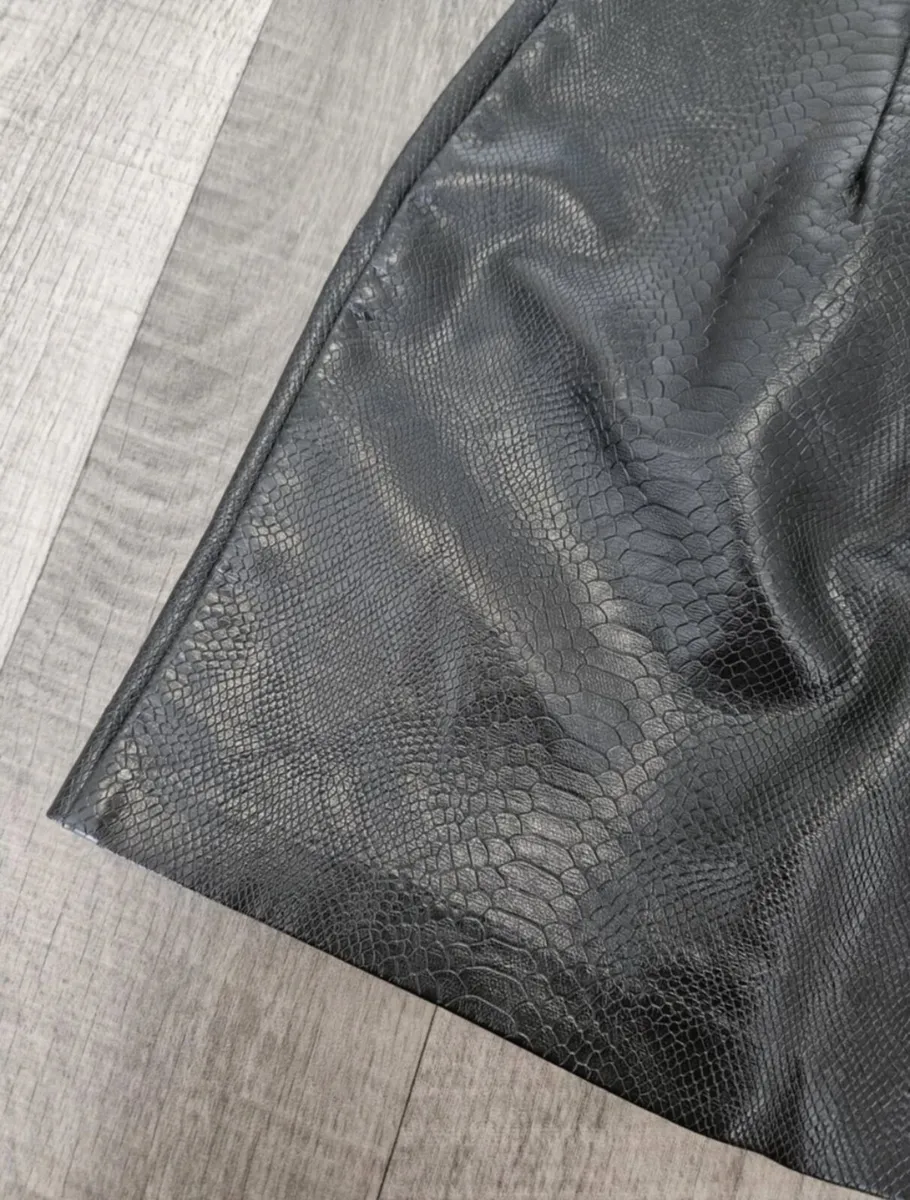 Croc Effect Faux Leather Mini Skirt – New Look – U - Image 3