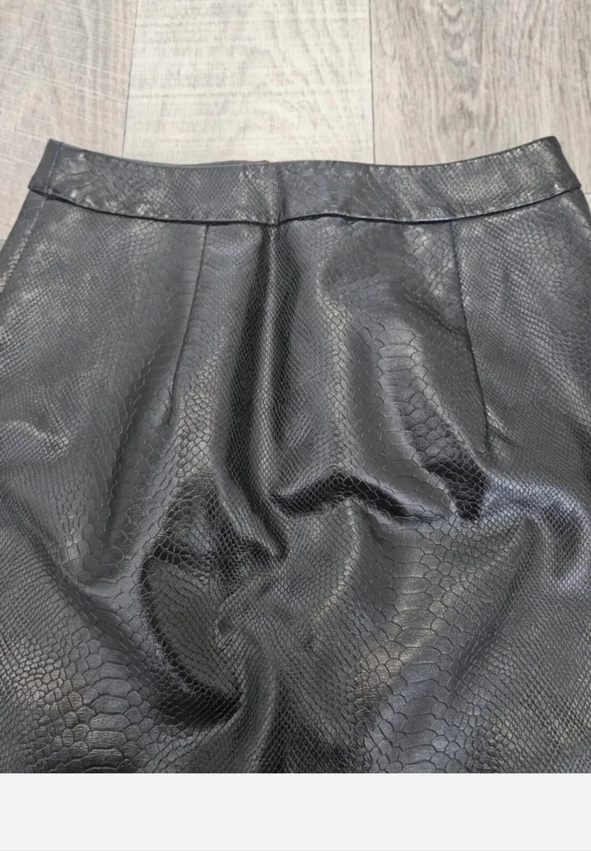 Croc Effect Faux Leather Mini Skirt – New Look – U - Image 4