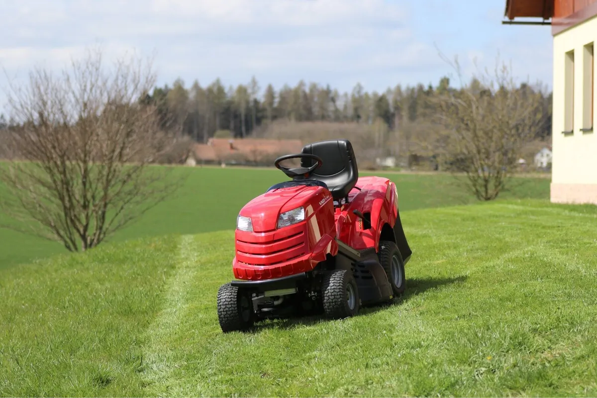 Vari RL102 H Ride on mower made by Stiga/ GGP - Image 4