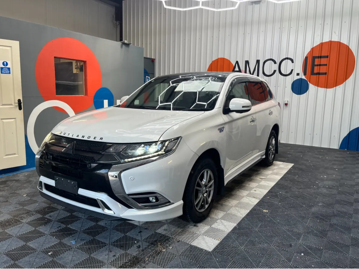 Mitsubishi Outlander 2.4 HYBRID / 68k KMs / HEATED - Image 3