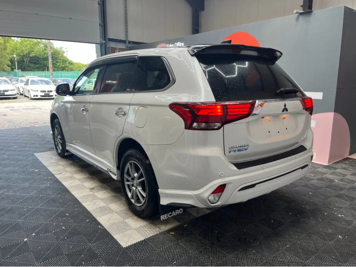 Mitsubishi Outlander 2.4 HYBRID / 68k KMs / HEATED - Image 4