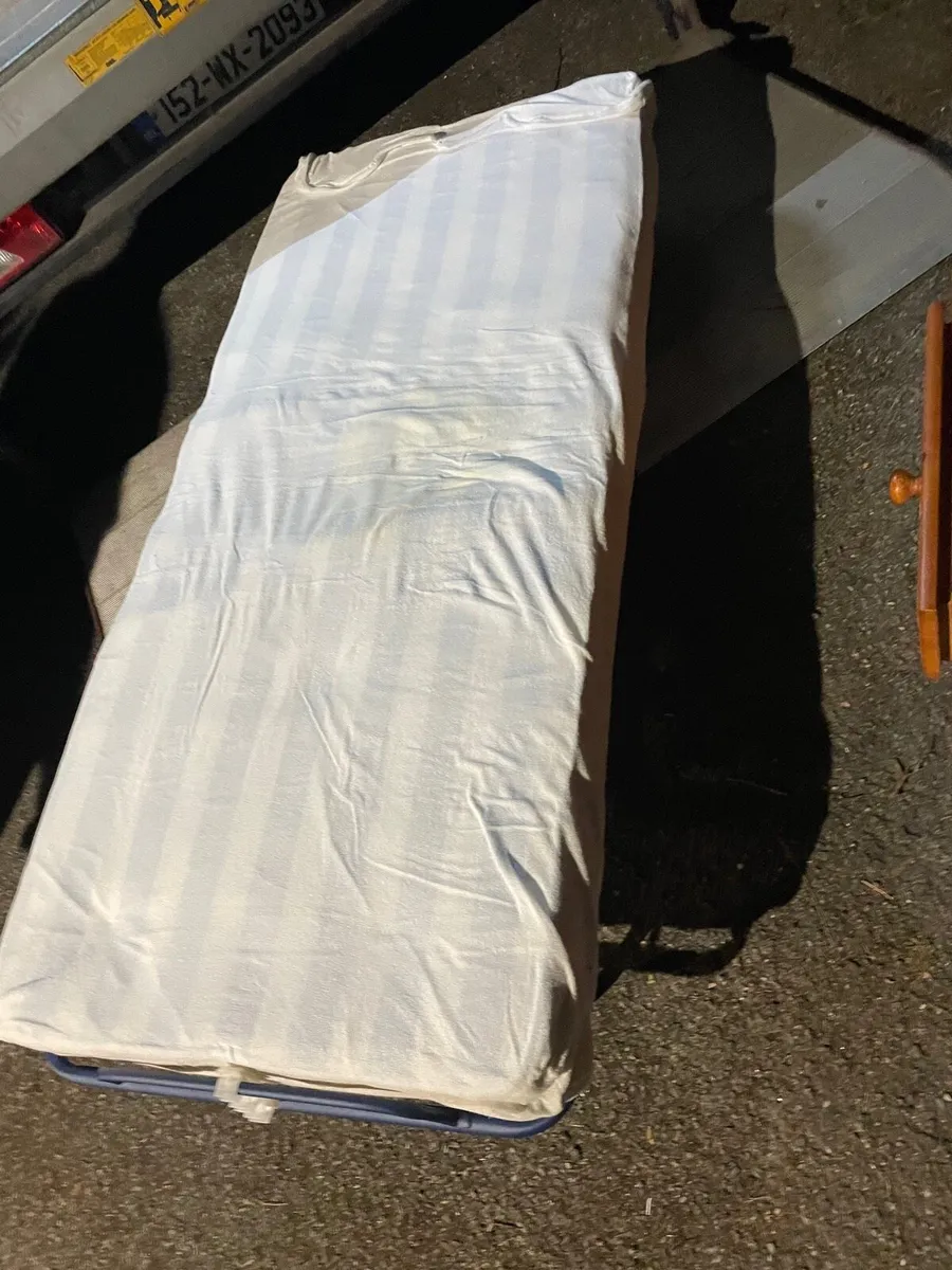 Single foldable guest bed + mattress - Image 3