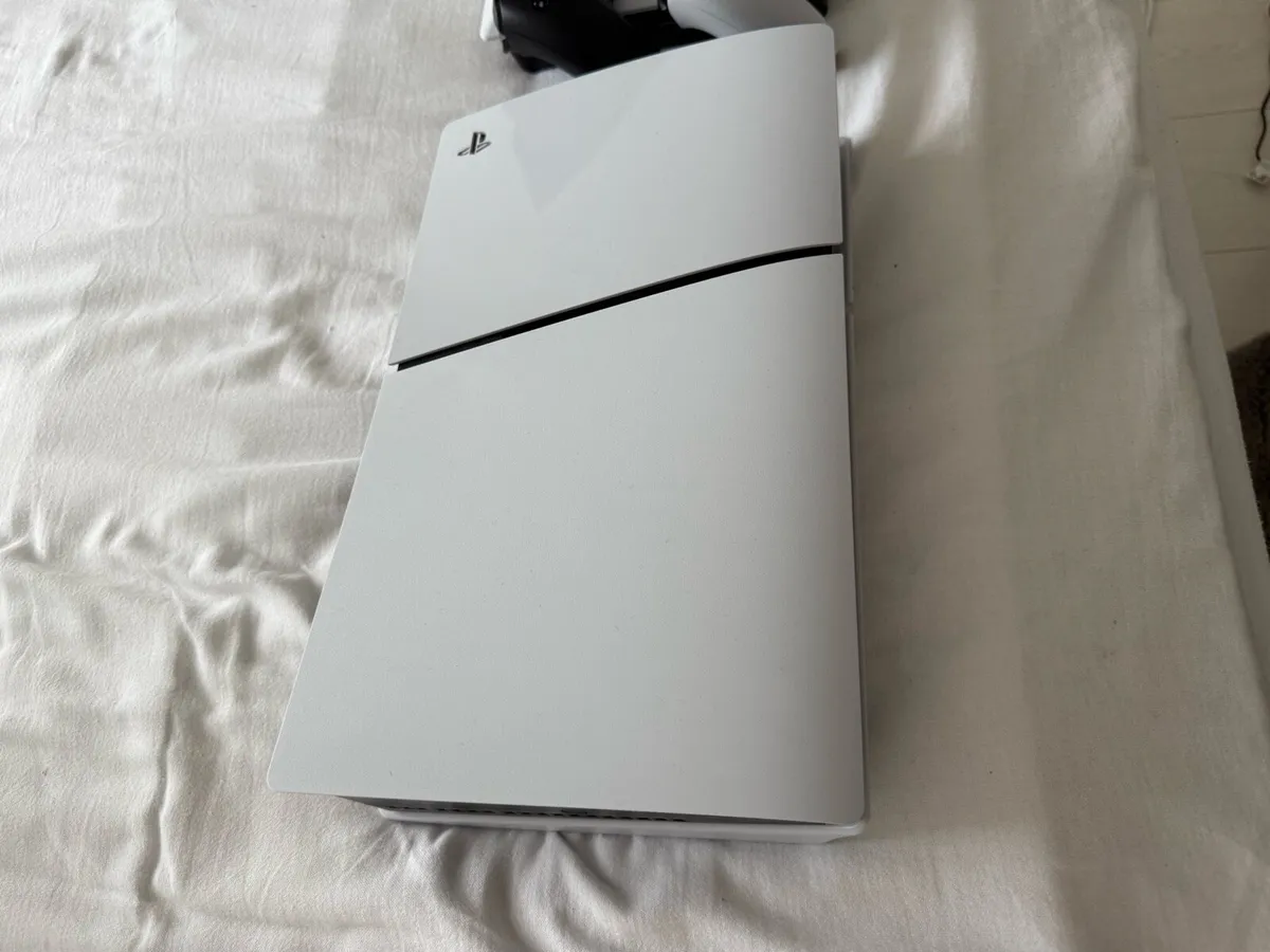 PS 5 BRAND NEW - Image 2