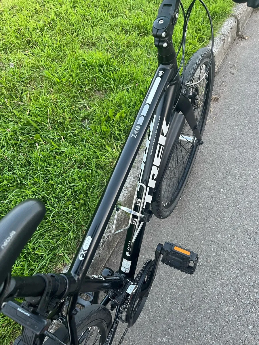 Trek  FX.7,4 Serie 6 Hybrid  bike, - Image 2