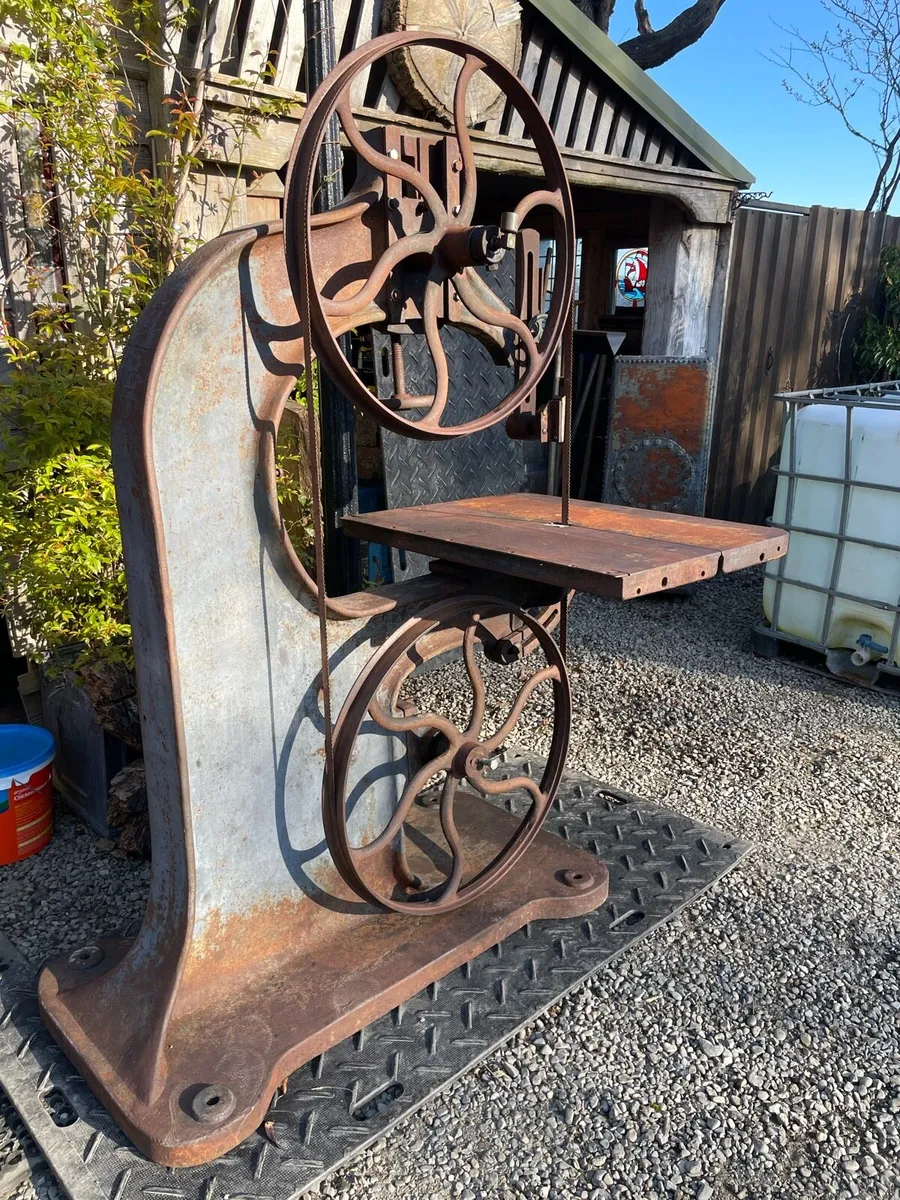 Vintage cast iron band saw - Image 1