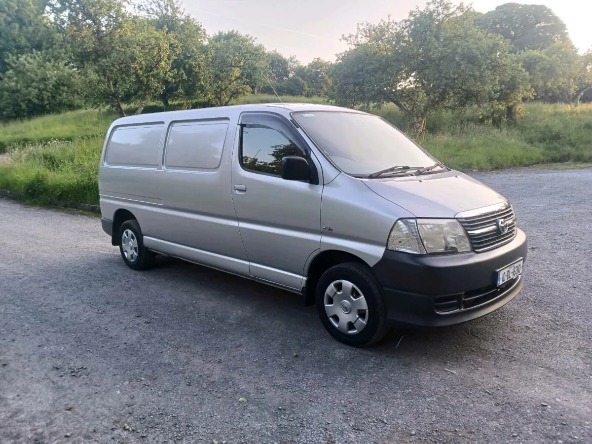2010 toyota hiace ...tested and taxed - Image 3