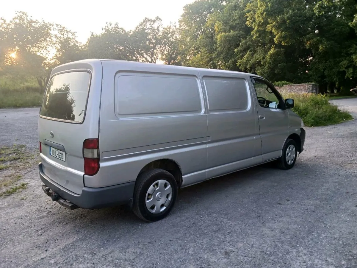 2010 toyota hiace ...tested and taxed - Image 4