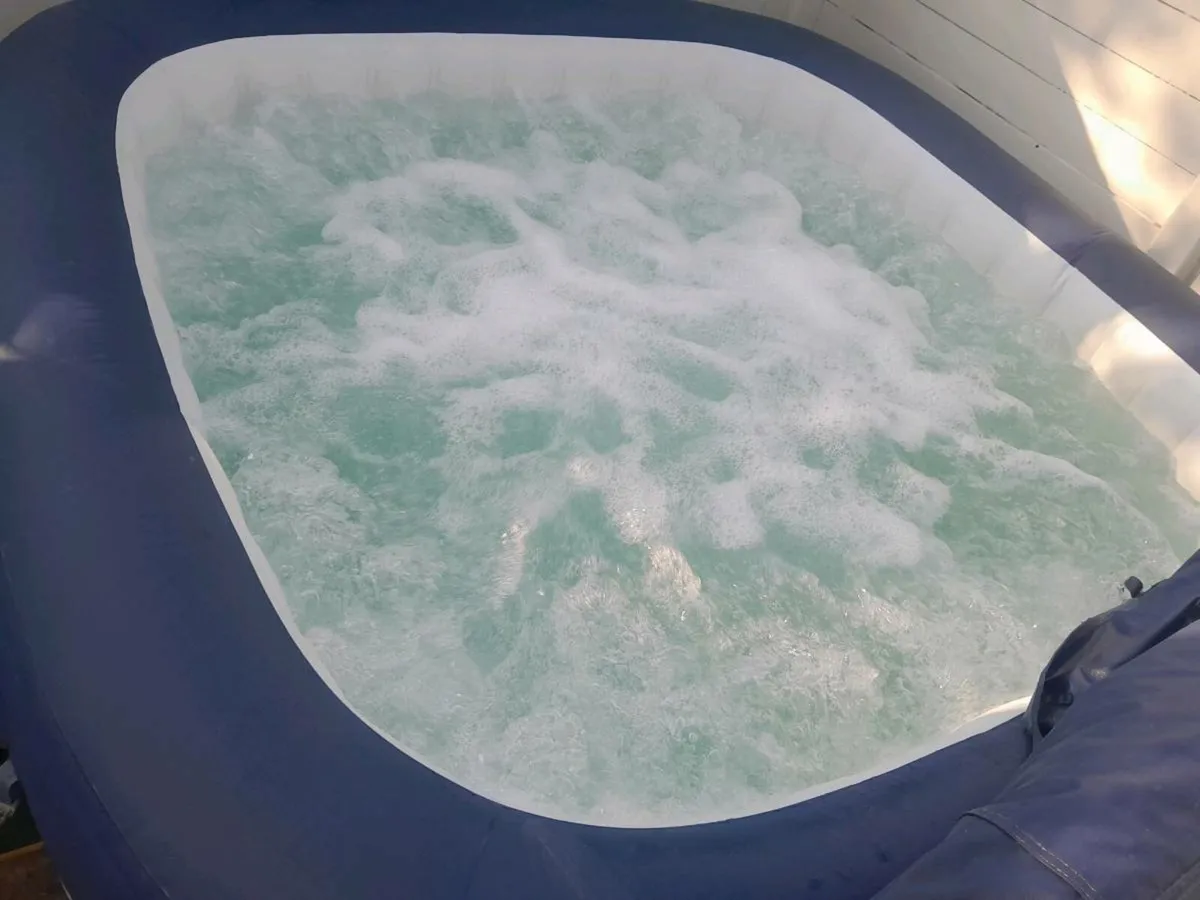 Hot tub - Image 1