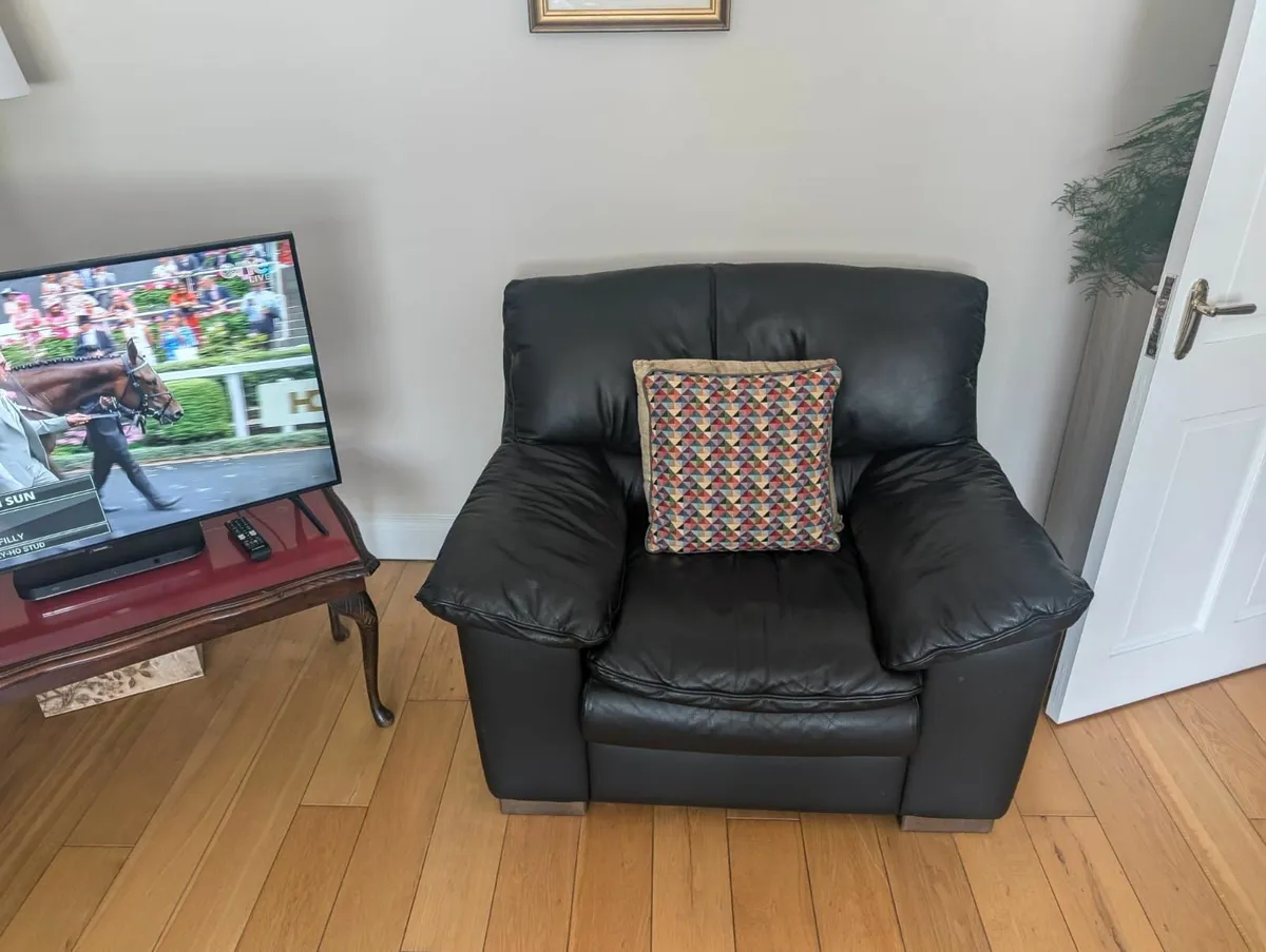 Furniture suite - Image 2