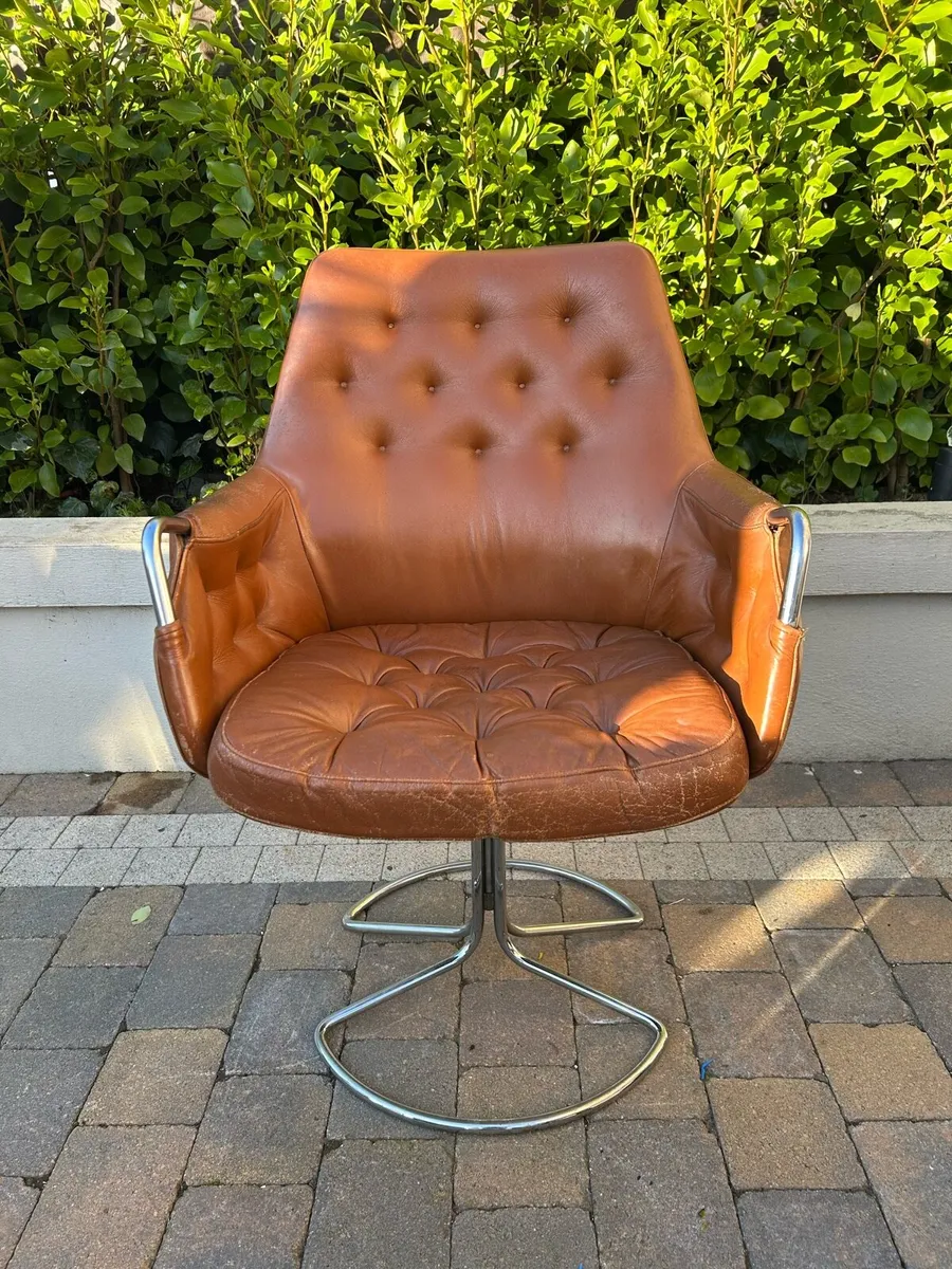 Mid century vintage leather swivel lounge chair - Image 2
