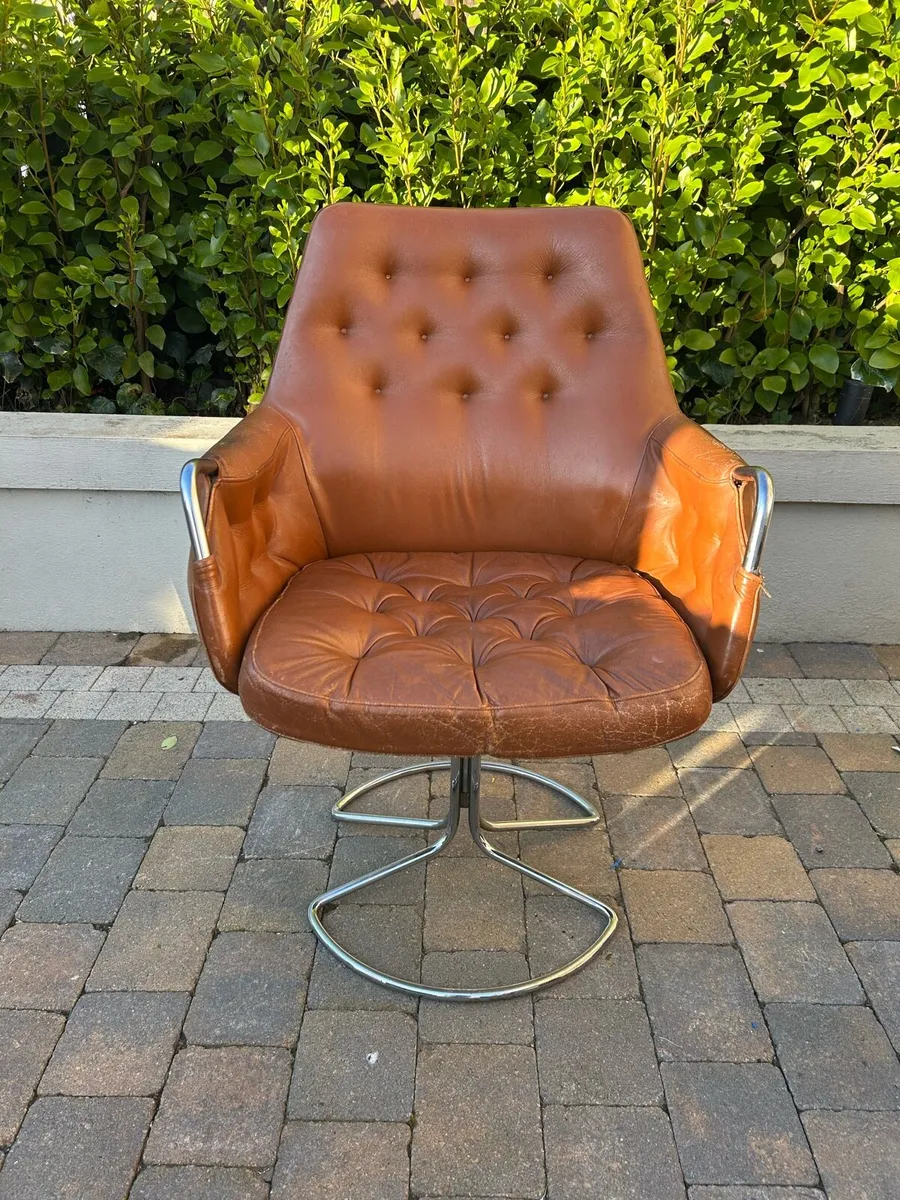 Mid century vintage leather swivel lounge chair - Image 3