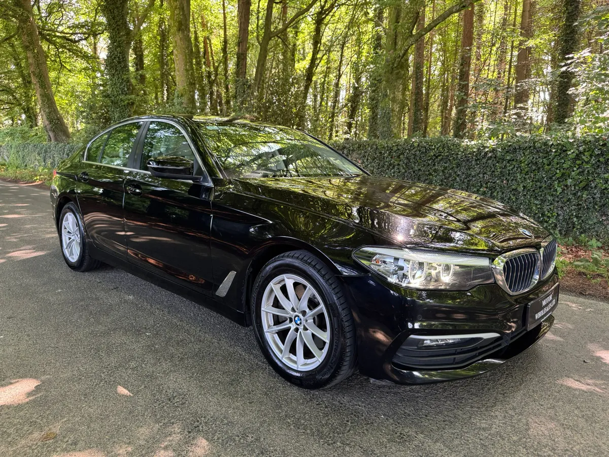 192 BMW 520D SE AUTO BLACK SAPPHIRE - Image 1