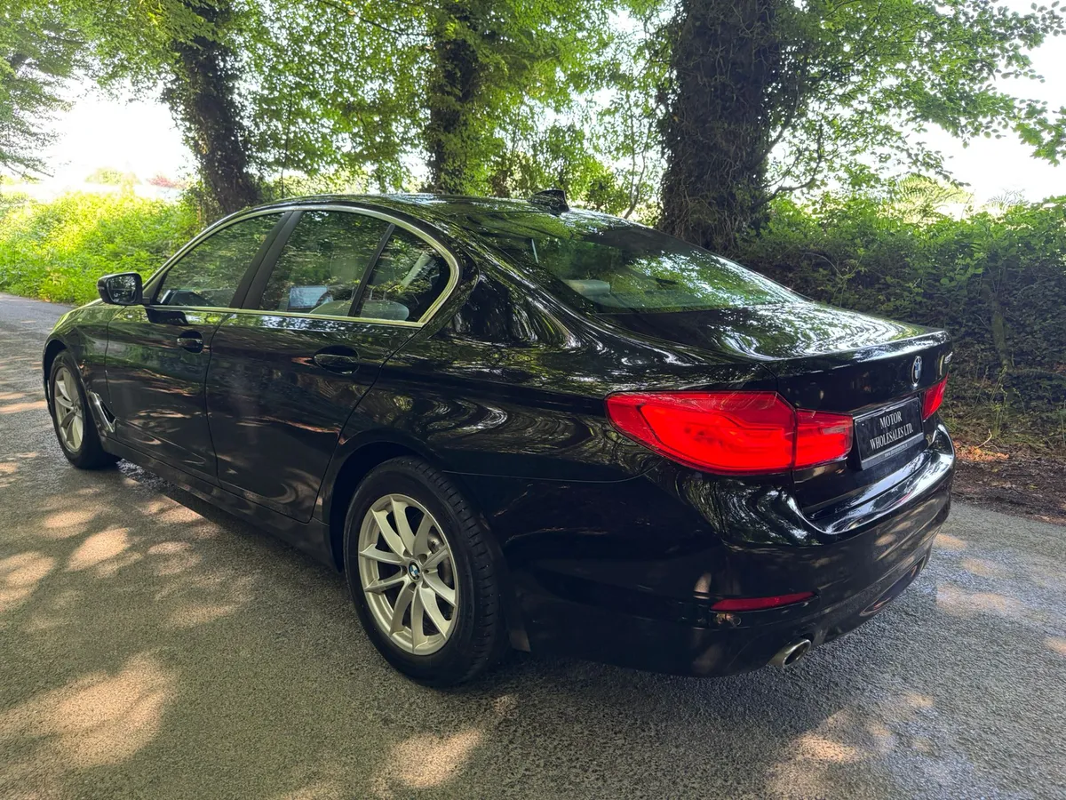 192 BMW 520D SE AUTO BLACK SAPPHIRE - Image 2