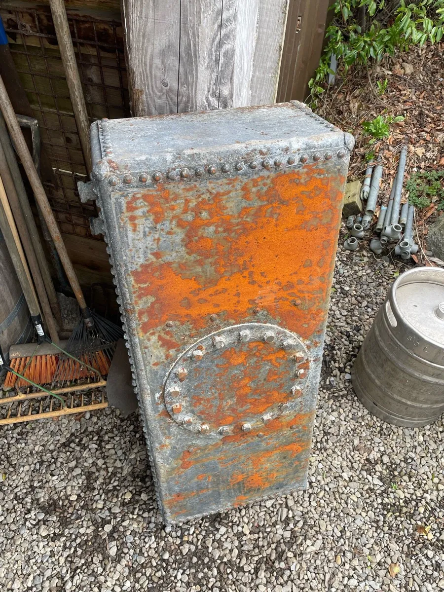 Cast iron rivited tank - Image 3