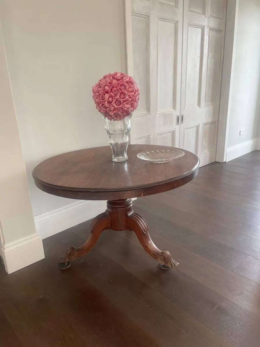 Antique round table - Image 1