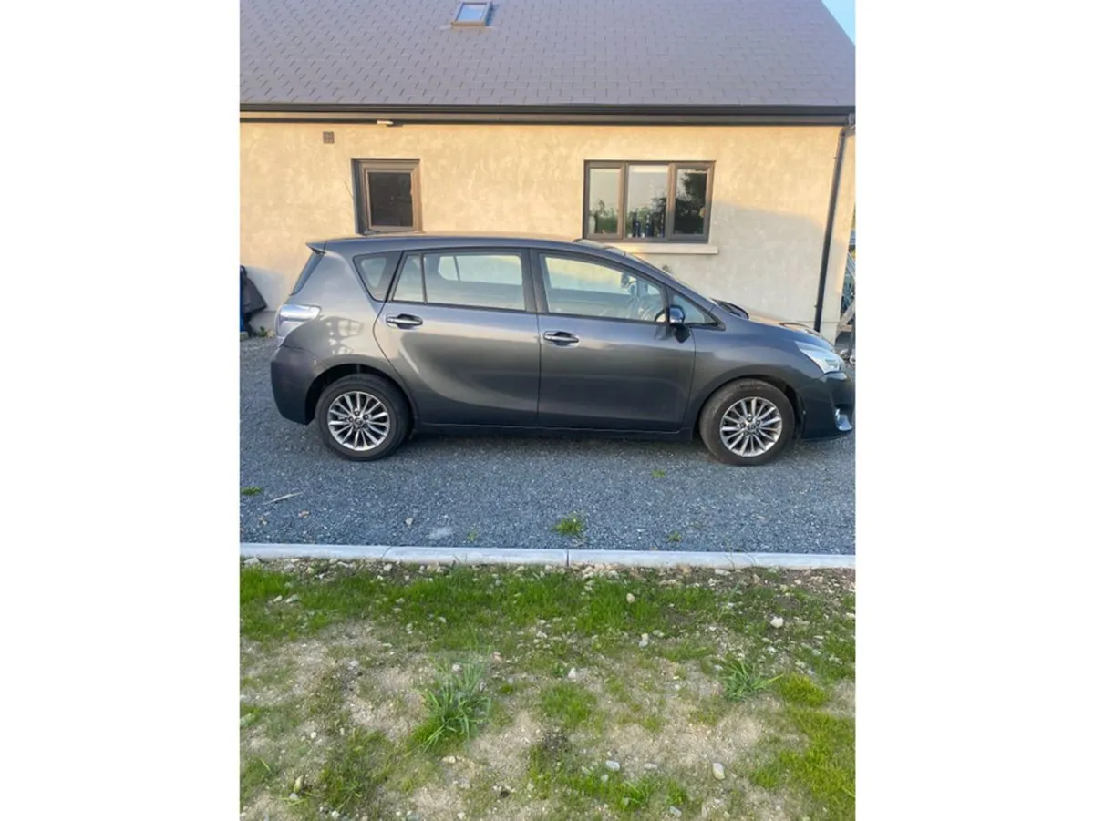 Toyota Verso 1.6 D-4d Icon TSS 5DR - Image 2