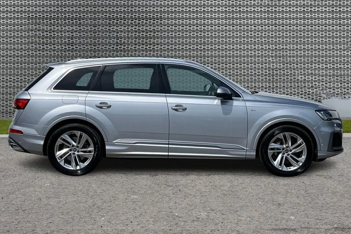 202 Audi Q7 S-Line Quattro - Image 4