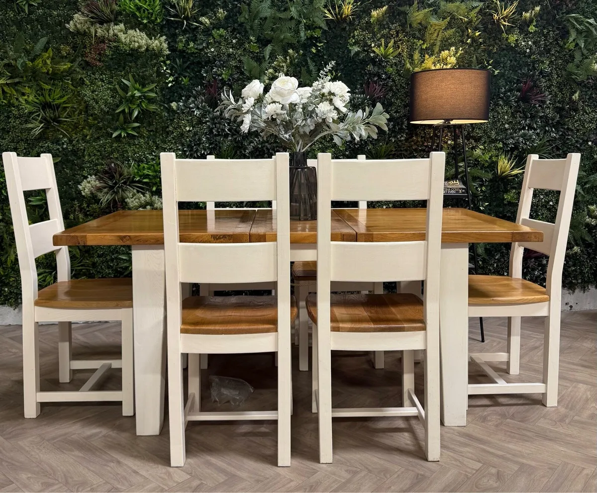 Extending oak kitchen table & 6 chairs - Image 1