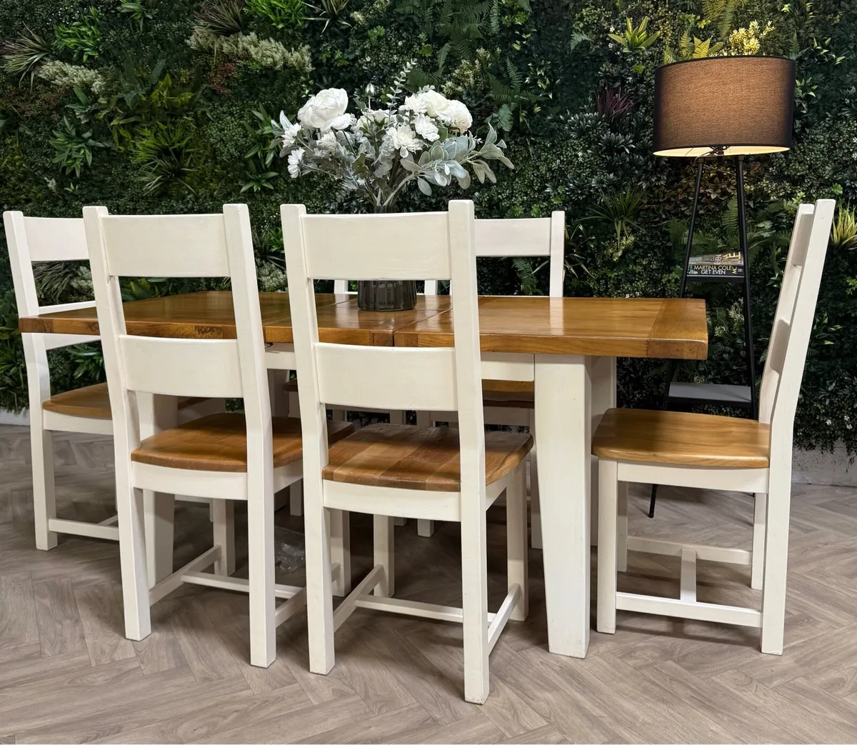 Extending oak kitchen table & 6 chairs - Image 2