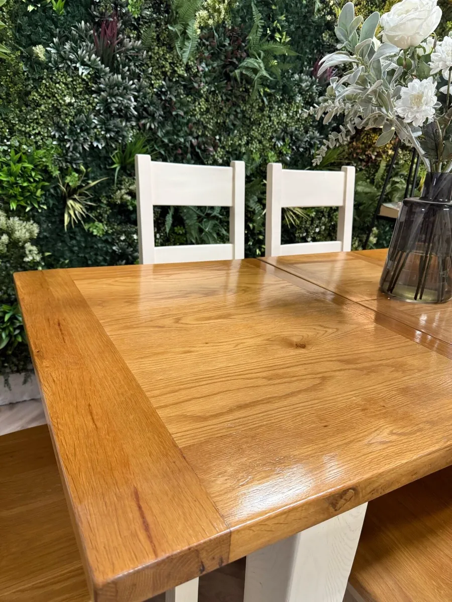 Extending oak kitchen table & 6 chairs - Image 4