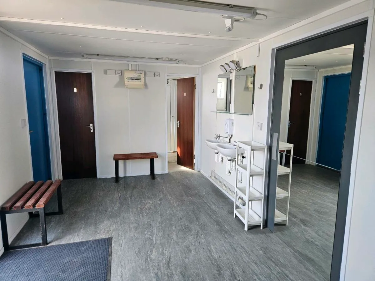 Shower units - Image 1
