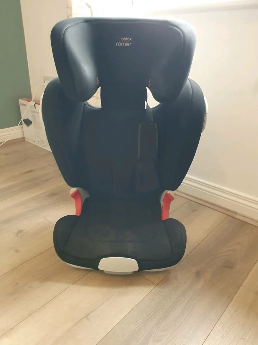 Child Car Seat with Isofix. Britax Romer Kidfix. - Image 1