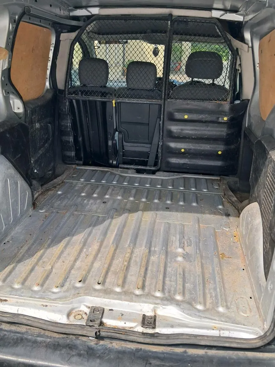Van - Image 4