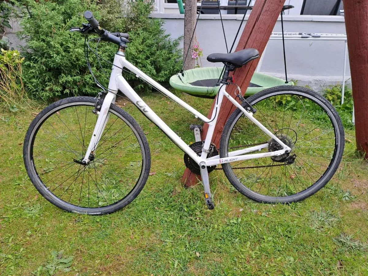 Giant Liv hybrid bike - Image 4
