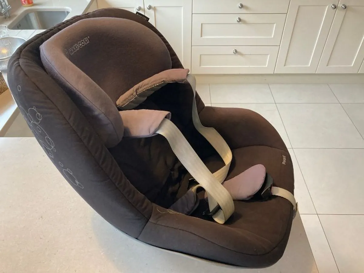 Full Maxi-Cosi Car Seat Bundle  (4 Items - Base and 3 Seats) - Image 2