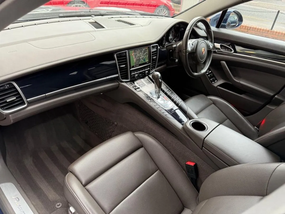 Porsche Panamera 3.0 Diesel - Image 4