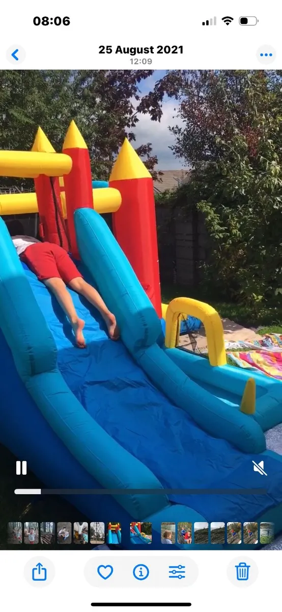 Bouncy castle - Image 2
