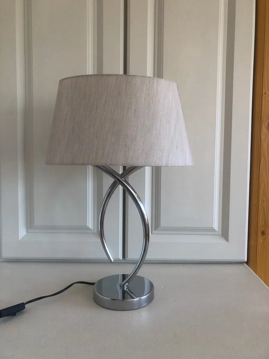 Bedside lamps x 2 - Image 1