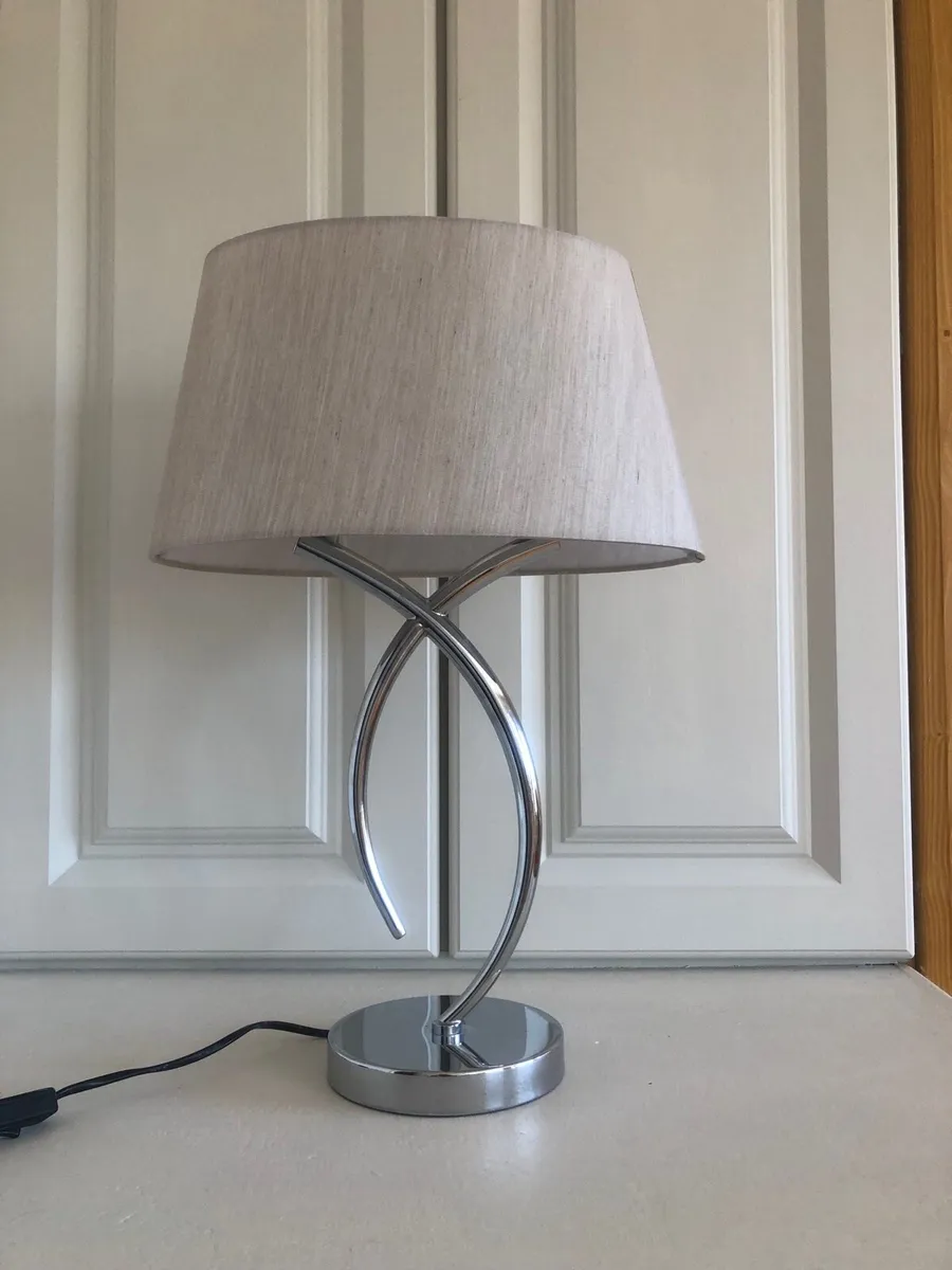 Bedside lamps x 2 - Image 4