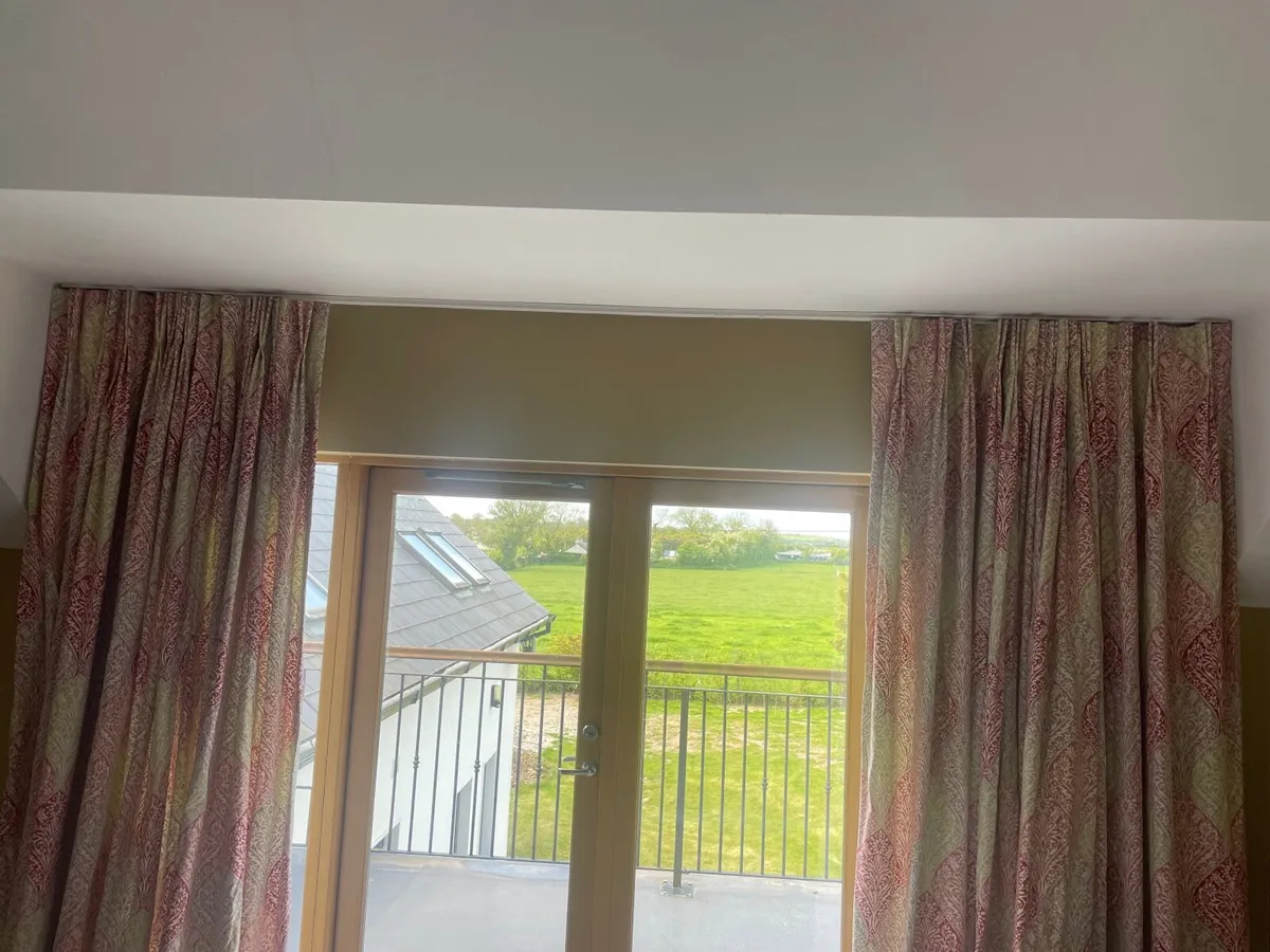 Curtains & Blind - Image 1