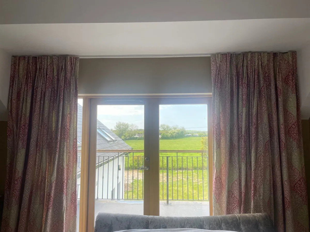 Curtains & Blind - Image 2