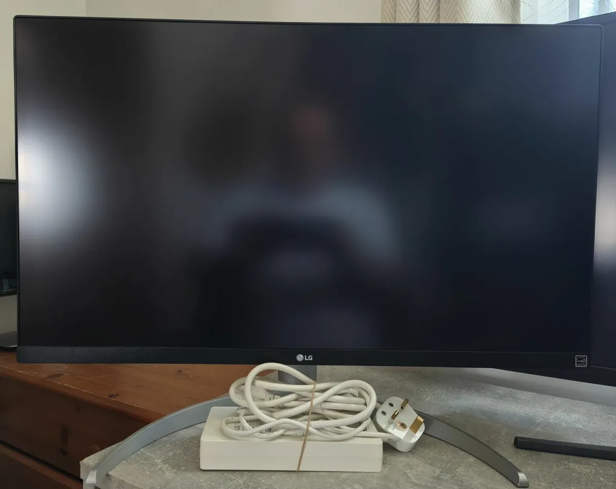 27" LG 27UP850-W  UHD 3840x2160 4K IPS Monitor - Image 3