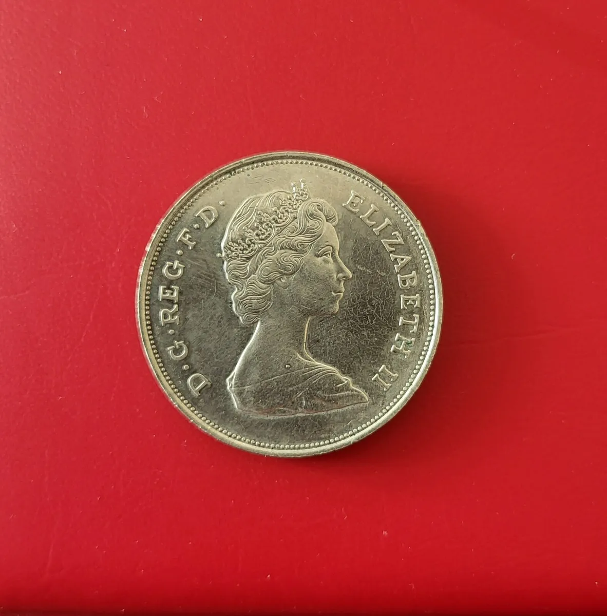 Uncirculated 1980 Crown. - Image 2