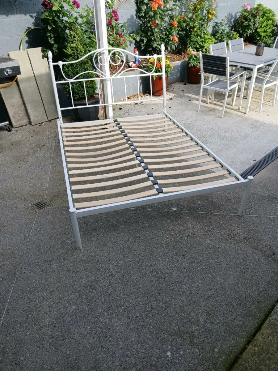 Double bed frame
