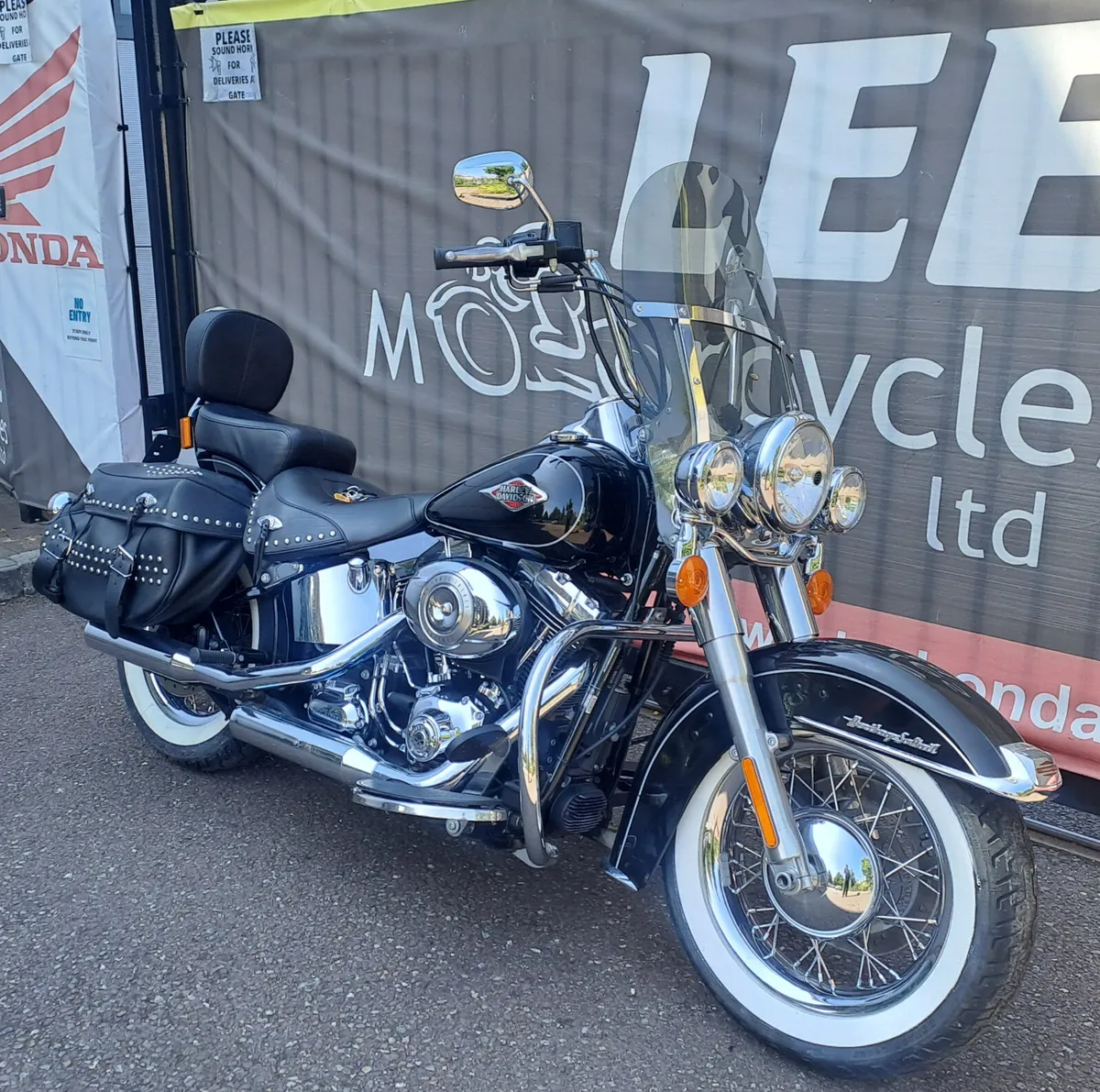 2013 HARLEY DAVIDSON SOFTAIL HERITAGE FLSTC - Image 2