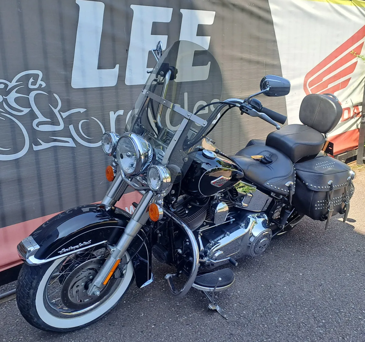 2013 HARLEY DAVIDSON SOFTAIL HERITAGE FLSTC - Image 4