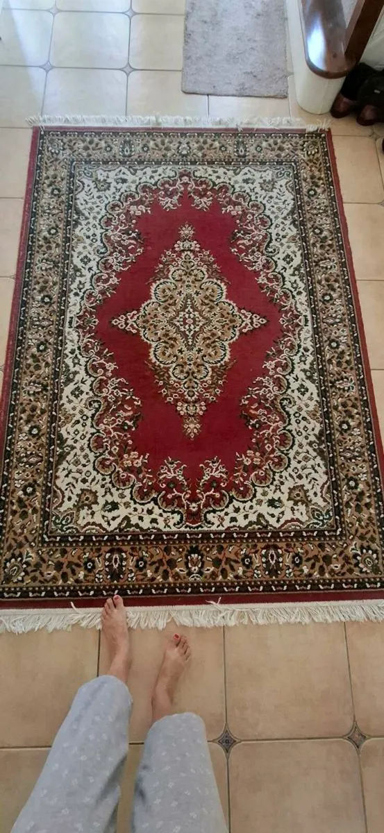Beautiful red rug  98" x 63" - Image 2