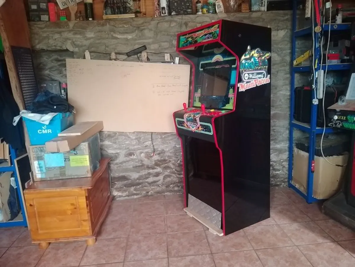 Arcade Cabinet - Image 1