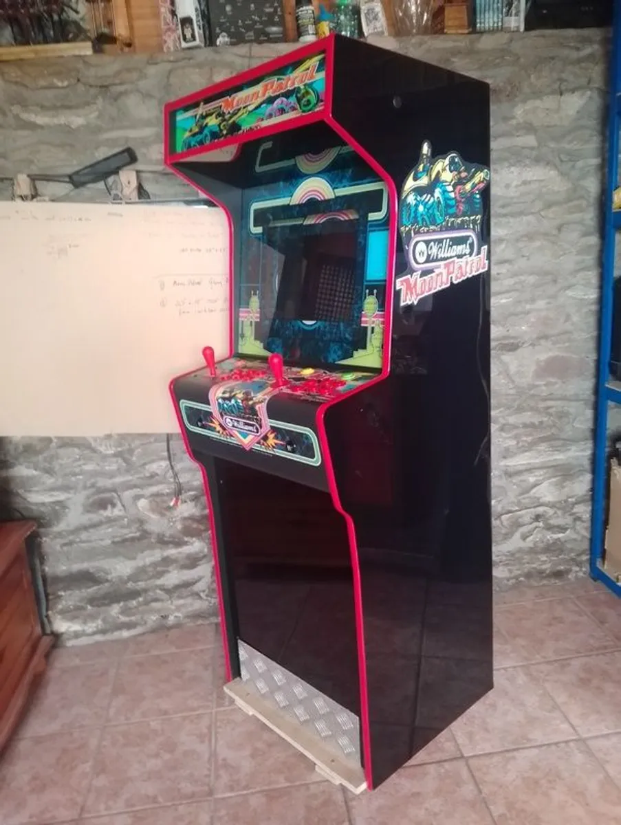 Arcade Cabinet - Image 2