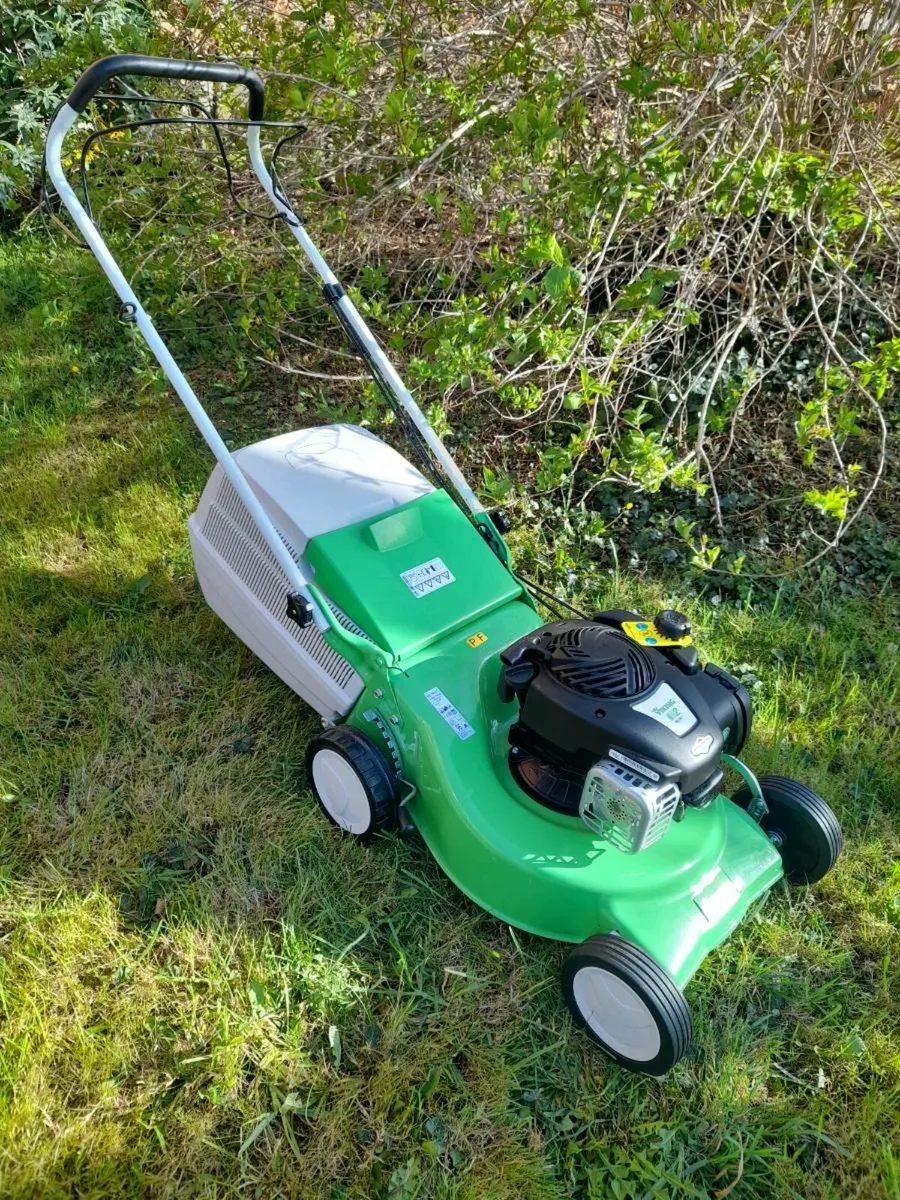 Brand new stihl viking mower selfdrive 18" briggs - Image 1