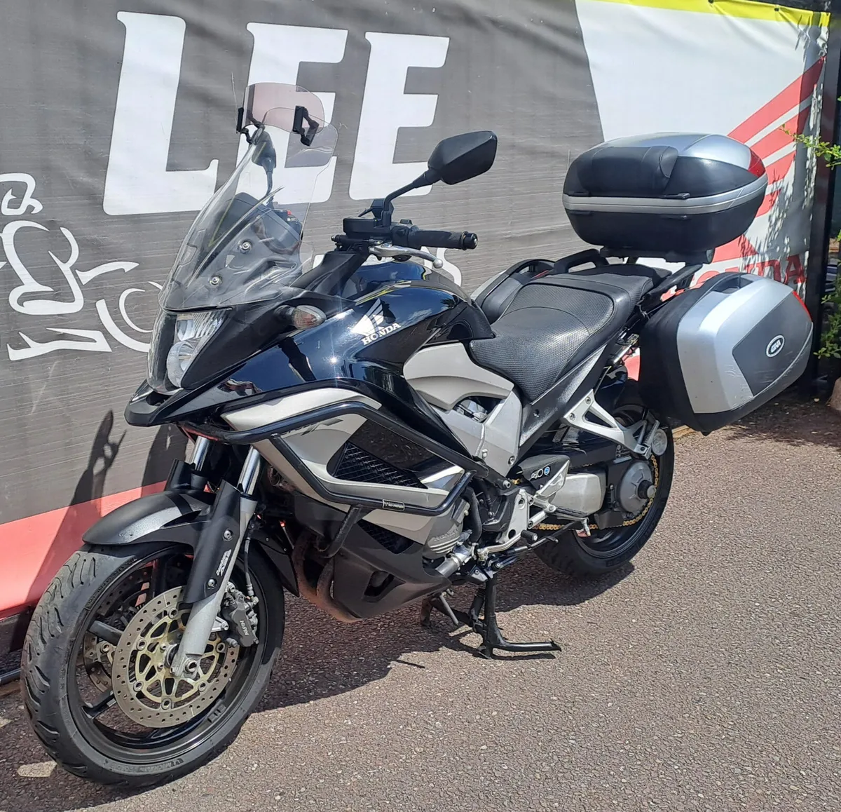 *PRICE TO FOLLOW* 2011 HONDA VFR800 CROSSRUNNER - Image 4