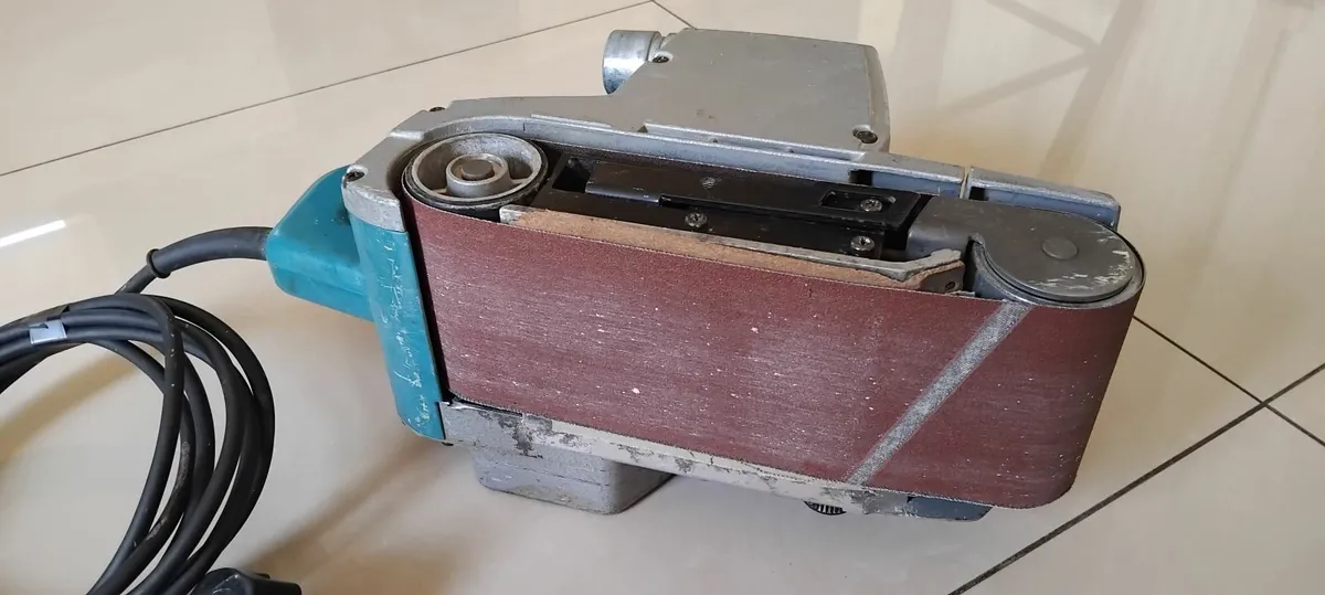 Makita 9401 Belt Sander 240v - Image 2