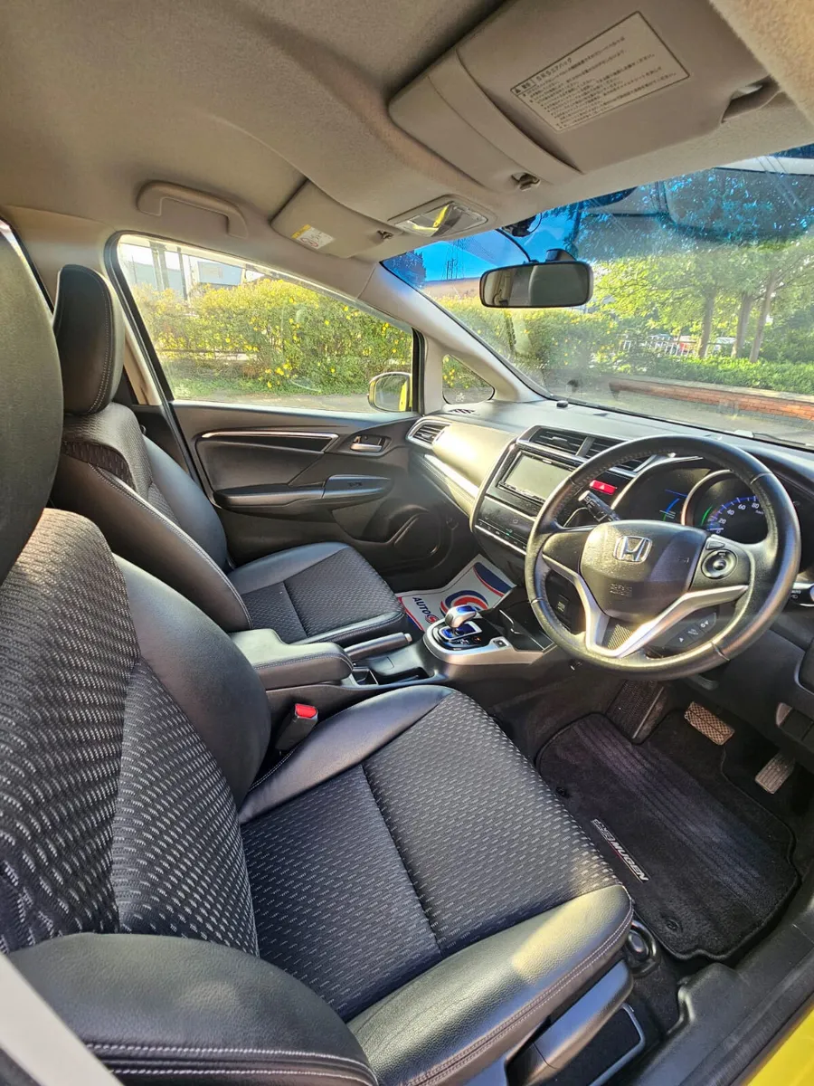 Honda Fit 2013 Hybrid Autromatic - Image 2